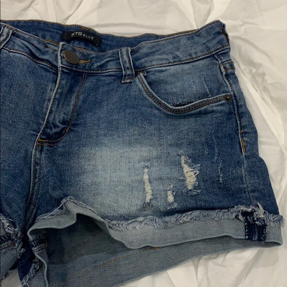 Distressed shorts - Picture 3 of 5